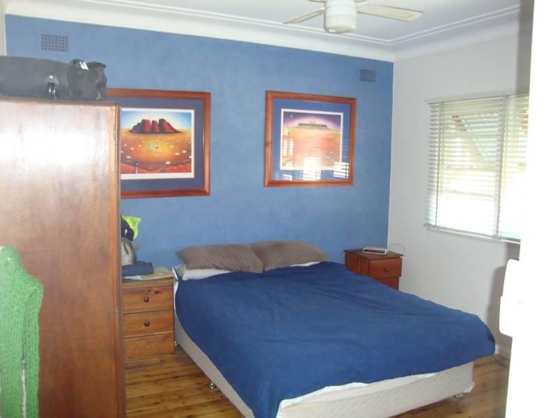 18 Bell Crescent, Fairfield NSW 2165