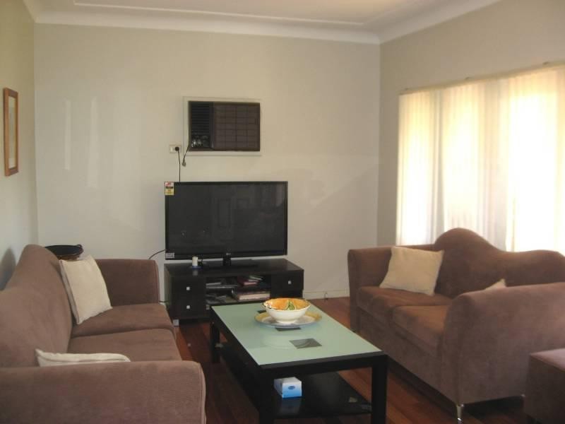 1 Crosby Cresent, Fairfield NSW 2165