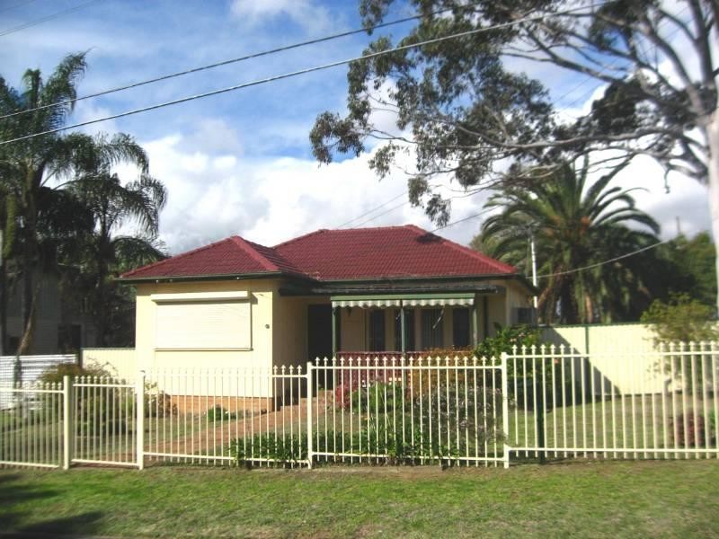 1 Crosby Cresent, Fairfield NSW 2165