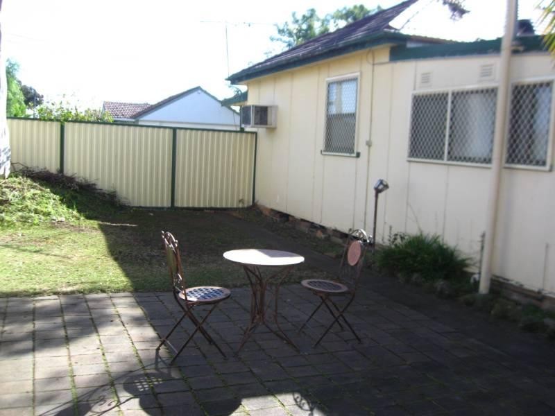 1 Crosby Cresent, Fairfield NSW 2165