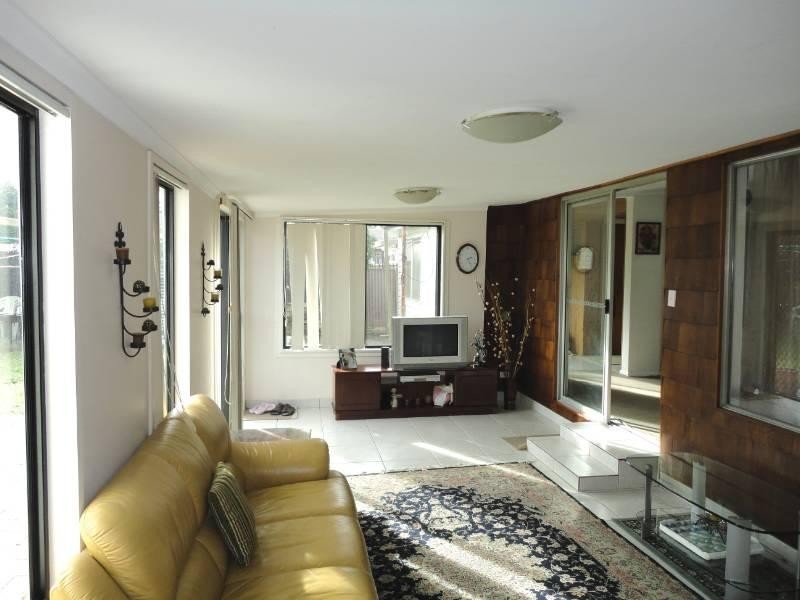 34 Hemingway Crescent, Fairfield NSW 2165