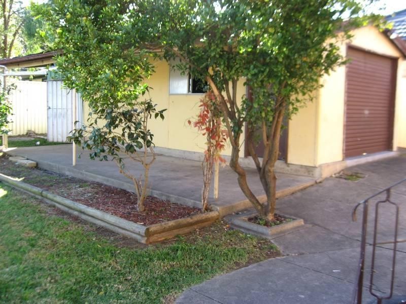 43 Mimosa Road, Bossley Park NSW 2176