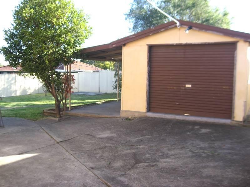 43 Mimosa Road, Bossley Park NSW 2176