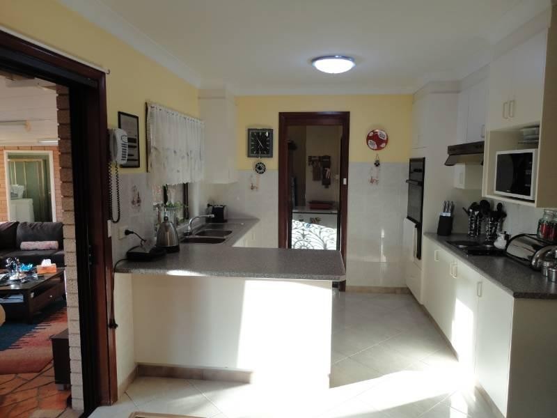 2 Gurney Crescent, Fairfield West NSW 2165