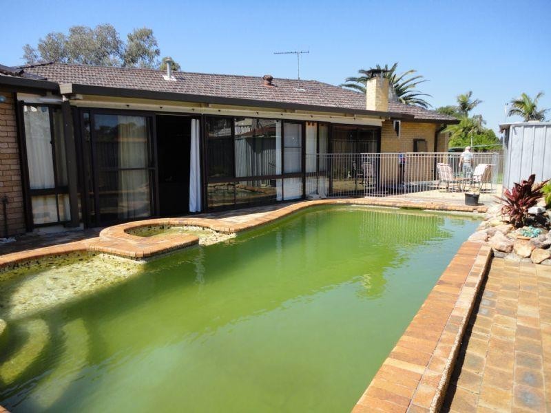 2 Gurney Crescent, Fairfield West NSW 2165