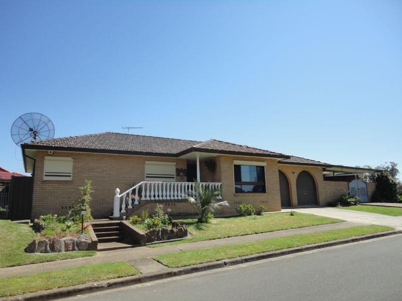 2 Gurney Crescent, Fairfield West NSW 2165