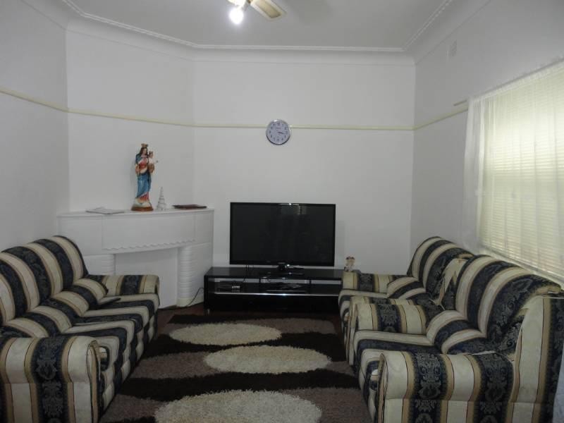 100 The Boulevard, Fairfield Heights NSW 2165