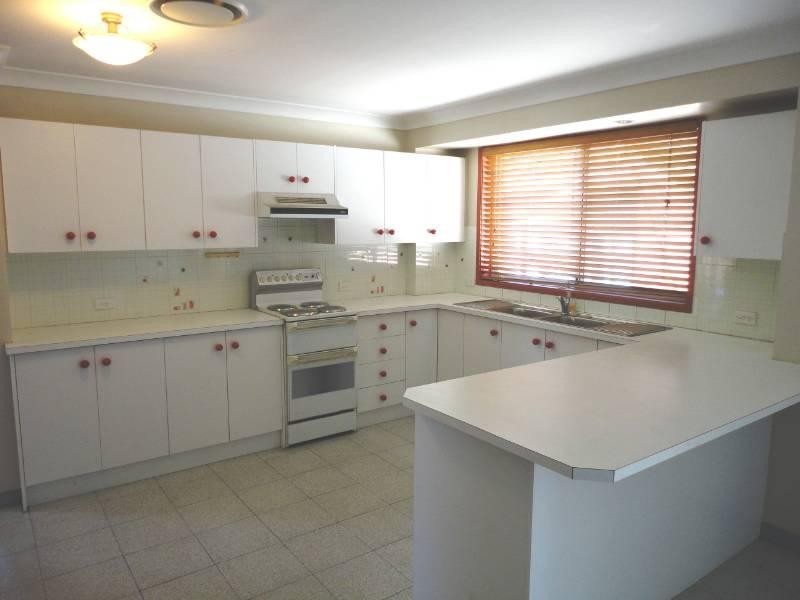 7 Saxonvale Crescent, Edensor Park NSW 2176