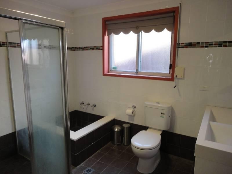 7 Saxonvale Crescent, Edensor Park NSW 2176