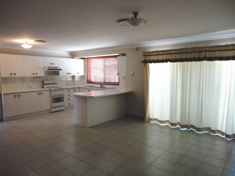 7 Saxonvale Crescent, Edensor Park NSW 2176