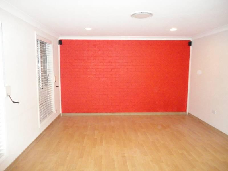 7 Saxonvale Crescent, Edensor Park NSW 2176