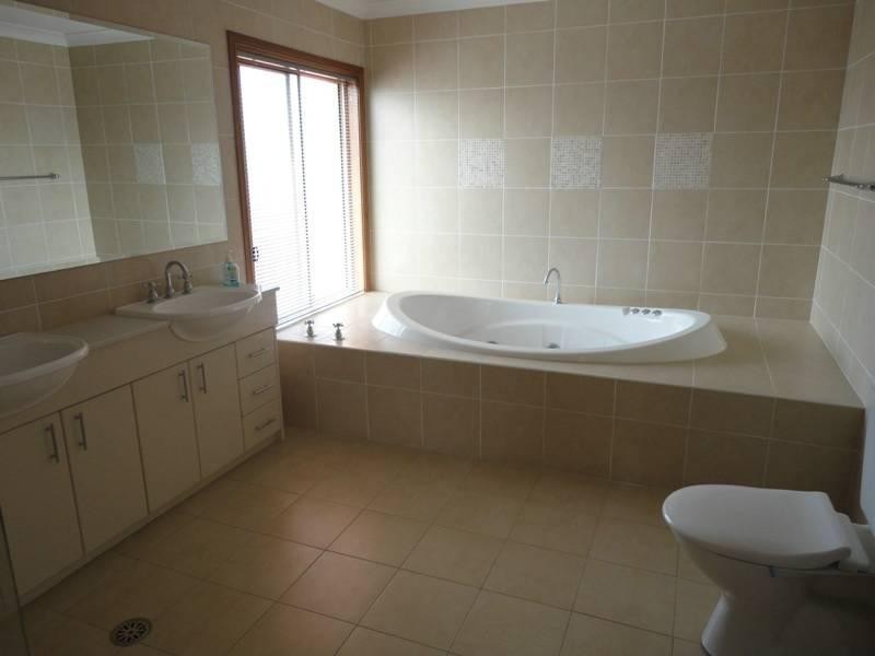 25 Rafter Crescent, Abbotsbury NSW 2176