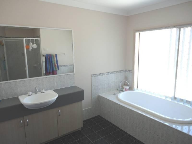 13 Levendale Street, West Hoxton NSW 2171