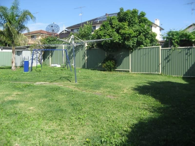 3 Cowan Place, Prairiewood NSW 2176