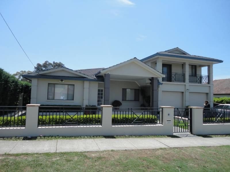 122 Camden Street, Fairfield Heights NSW 2165