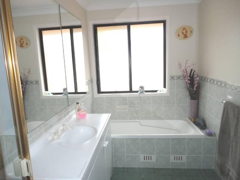 2 Lenton Avenue, Fairfield West NSW 2165