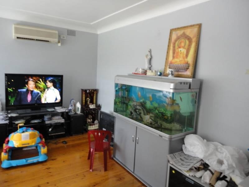 166 Maud Street, Fairfield West NSW 2165