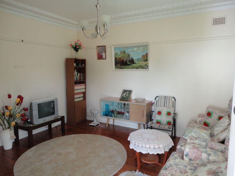 48 Waterside Crescent, Carramar NSW 2163