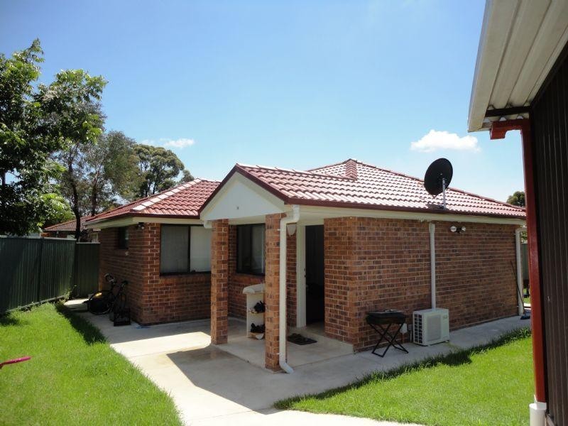 7 Agnew Close, Bossley Park NSW 2176