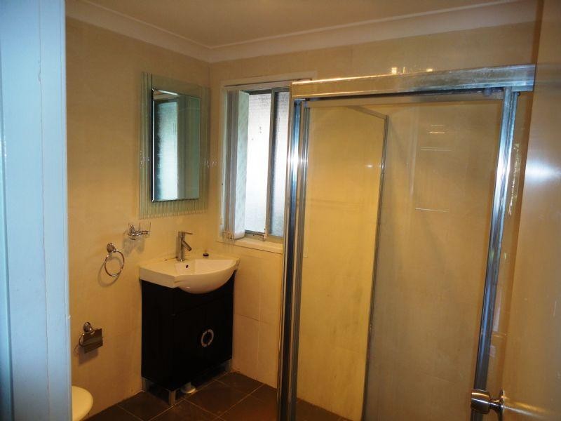 7 Agnew Close, Bossley Park NSW 2176