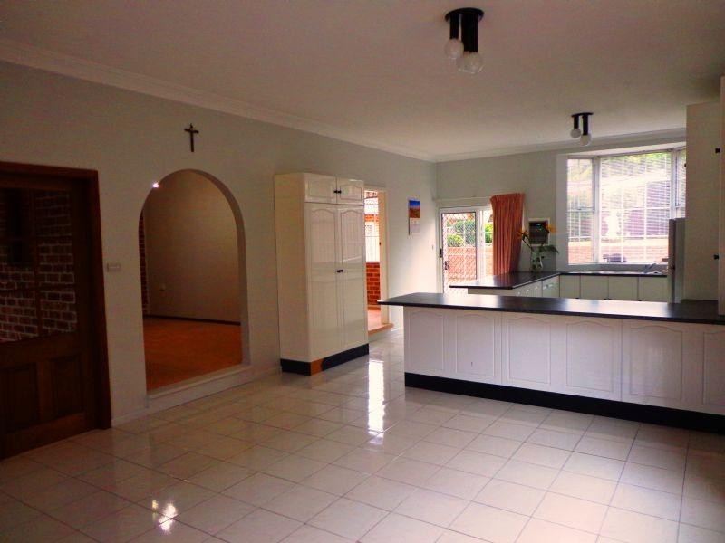 5 Falmer Street, Abbotsbury NSW 2176