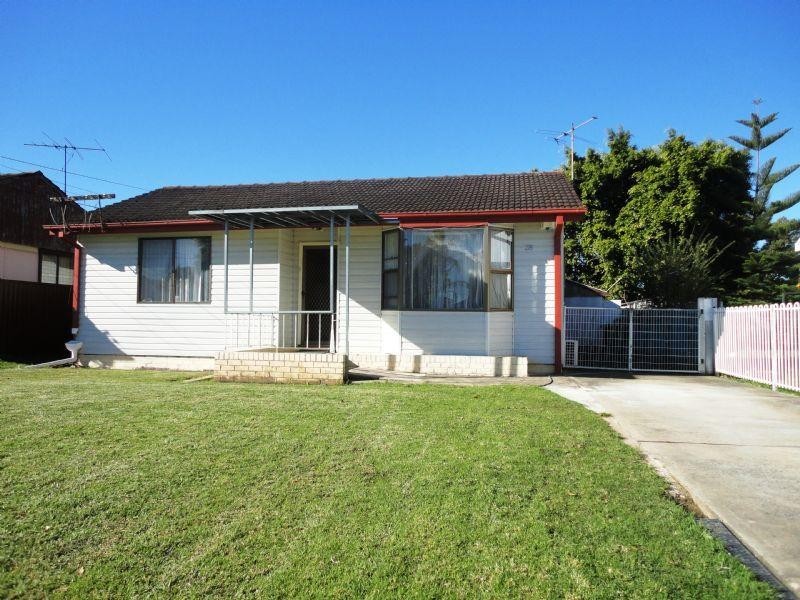 38 Crosby Crescent, Fairfield NSW 2165