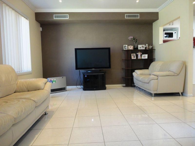 8 Andrew Avenue, Canley Heights NSW 2166