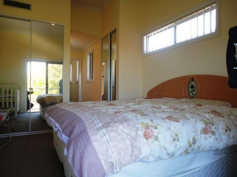 8 Andrew Avenue, Canley Heights NSW 2166