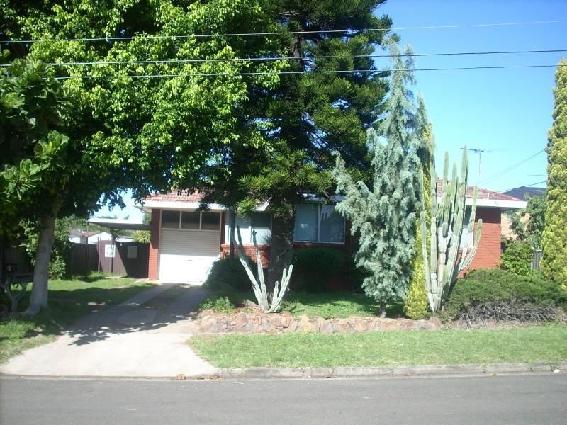 16 Tyrell Crescent, Fairfield West NSW 2165