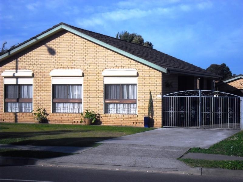 182 Sweethaven Road, Bossley Park NSW 2176