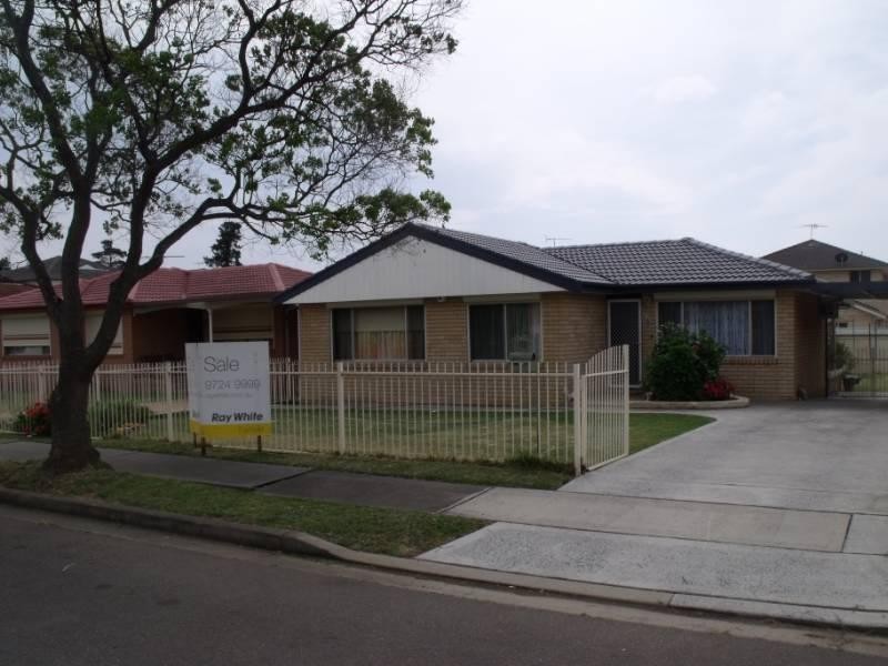 10 Coolatai Crescent, Bossley Park NSW 2176