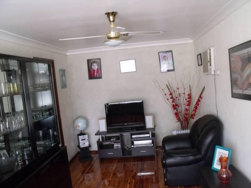 10 Coolatai Crescent, Bossley Park NSW 2176