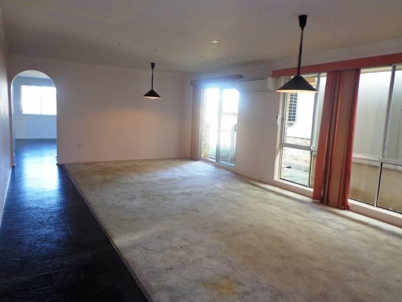 4 Glen Elgin Crescent, Edensor Park NSW 2176