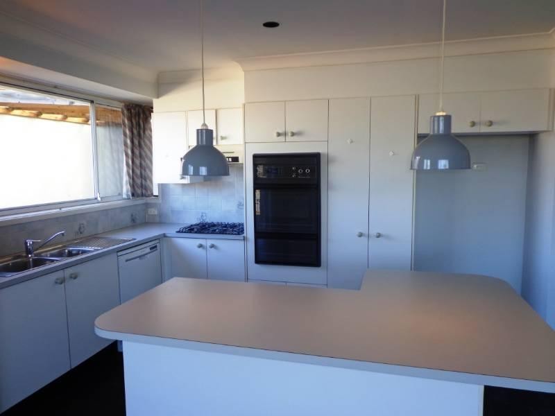 4 Glen Elgin Crescent, Edensor Park NSW 2176