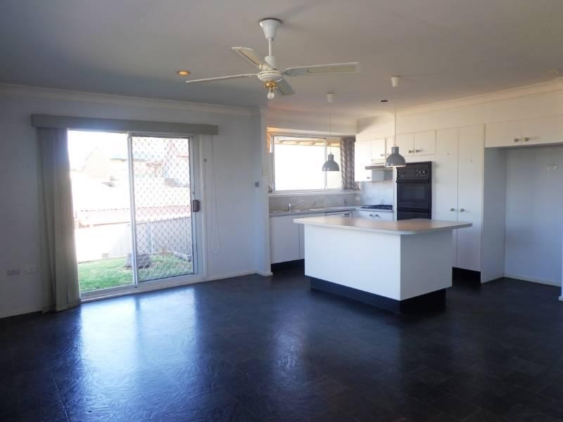 4 Glen Elgin Crescent, Edensor Park NSW 2176