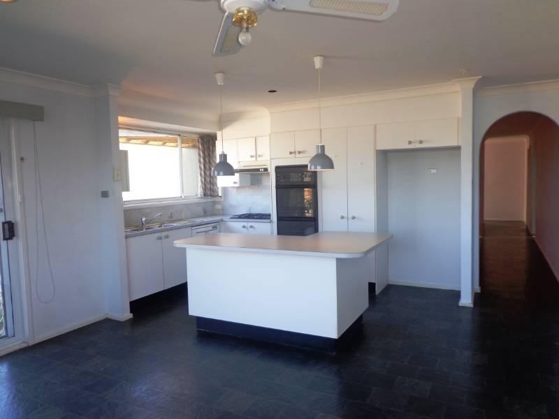 4 Glen Elgin Crescent, Edensor Park NSW 2176