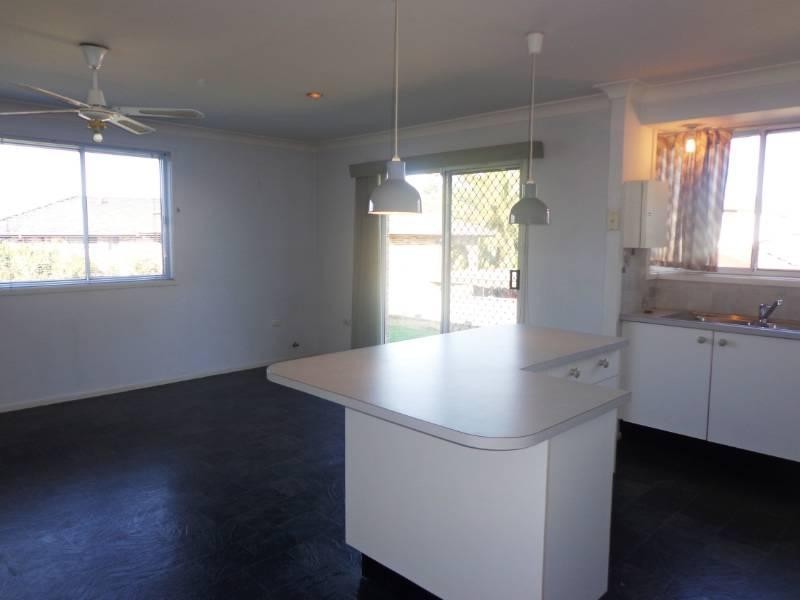 4 Glen Elgin Crescent, Edensor Park NSW 2176