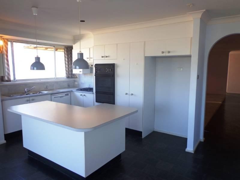 4 Glen Elgin Crescent, Edensor Park NSW 2176