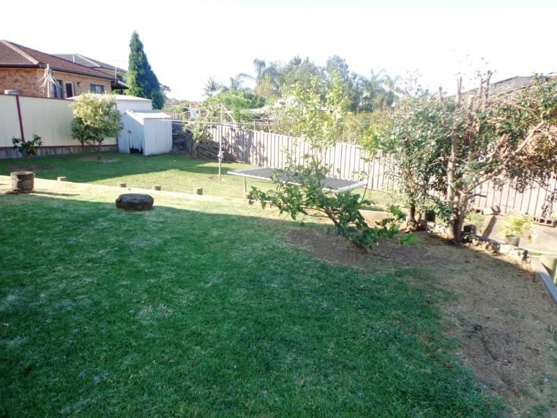 4 Glen Elgin Crescent, Edensor Park NSW 2176