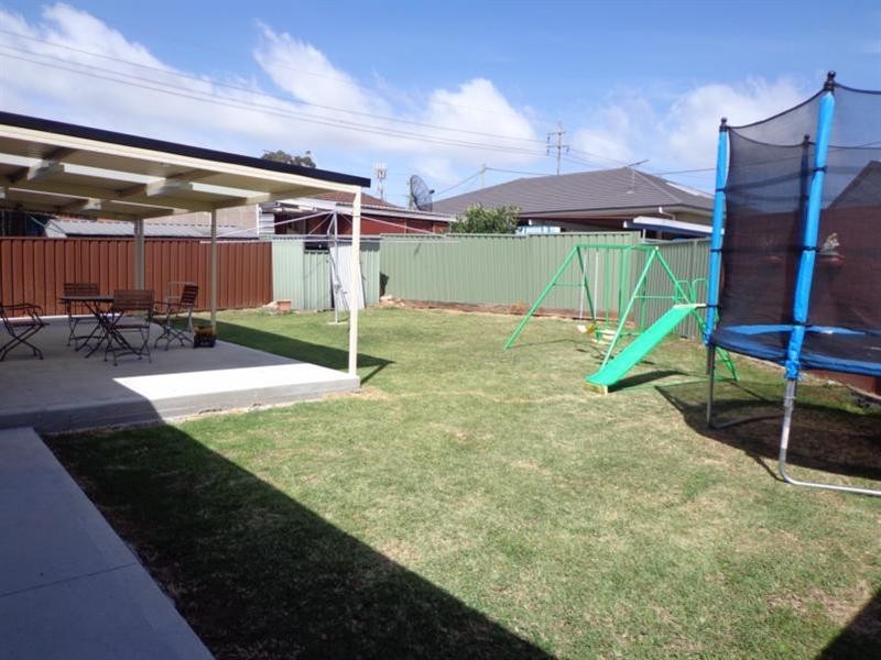 4 Dunkley Street, Smithfield NSW 2164