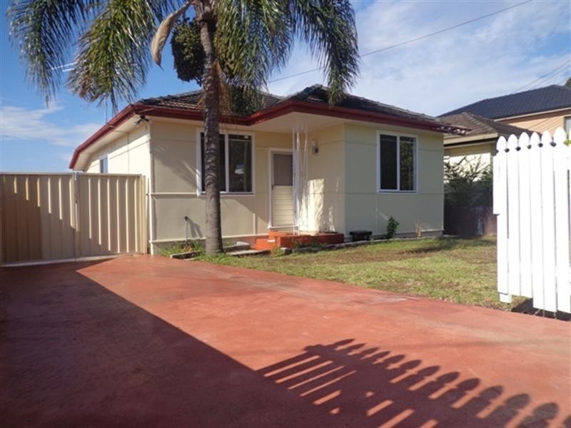 15 Rowley Street, Smithfield NSW 2164