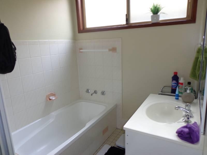 8 Rabaul Close, Bossley Park NSW 2176