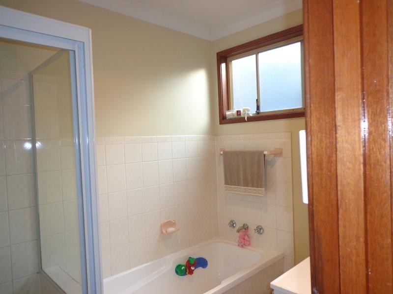 8 Rabaul Close, Bossley Park NSW 2176