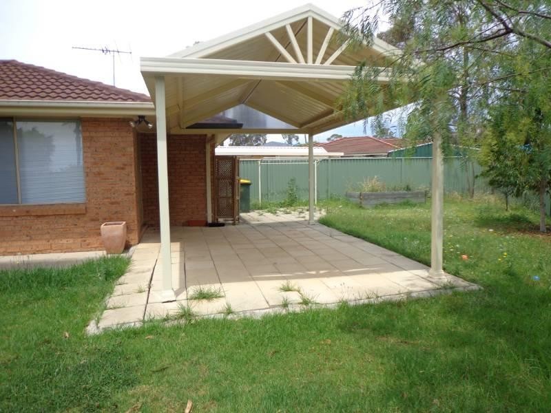 8 Rabaul Close, Bossley Park NSW 2176