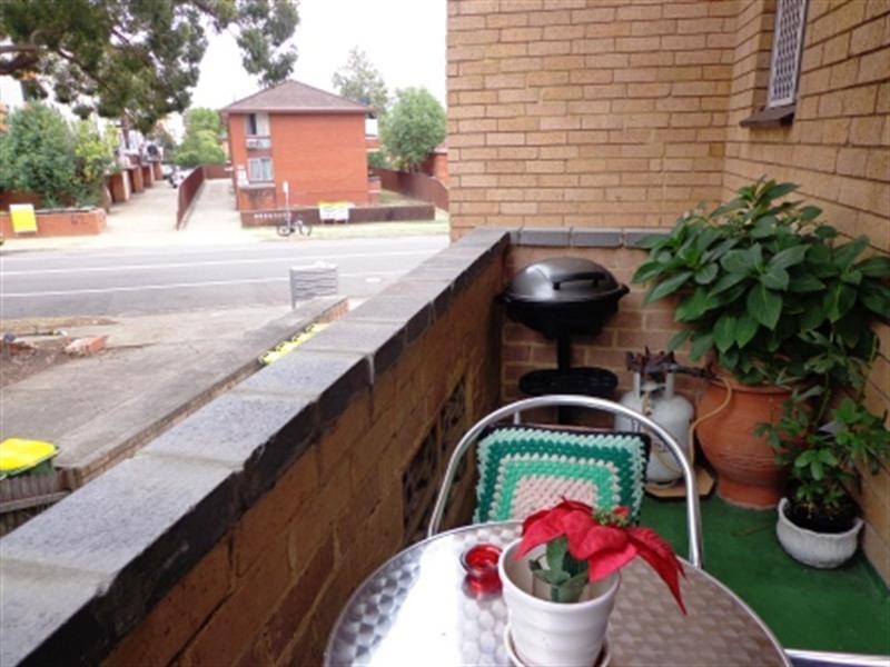 2/51 Hamilton Road, Fairfield NSW 2165