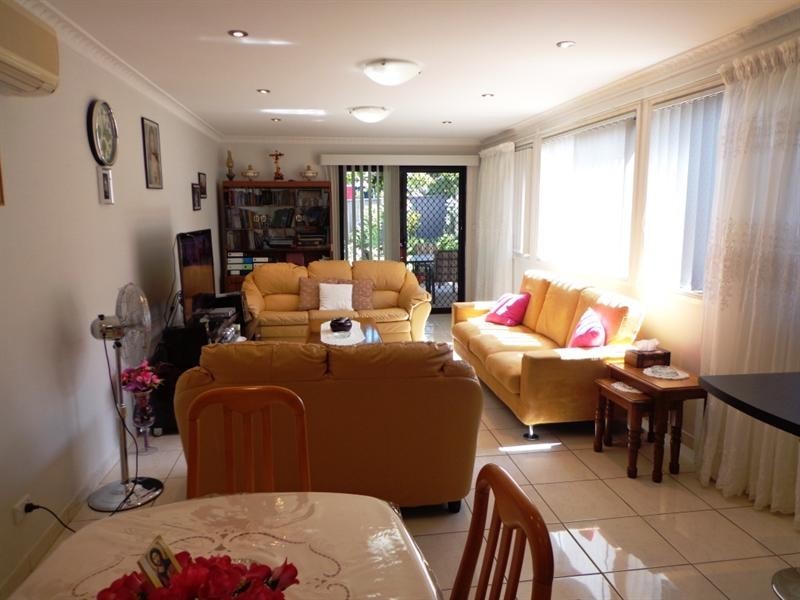 5A Isis Street, Fairfield West NSW 2165