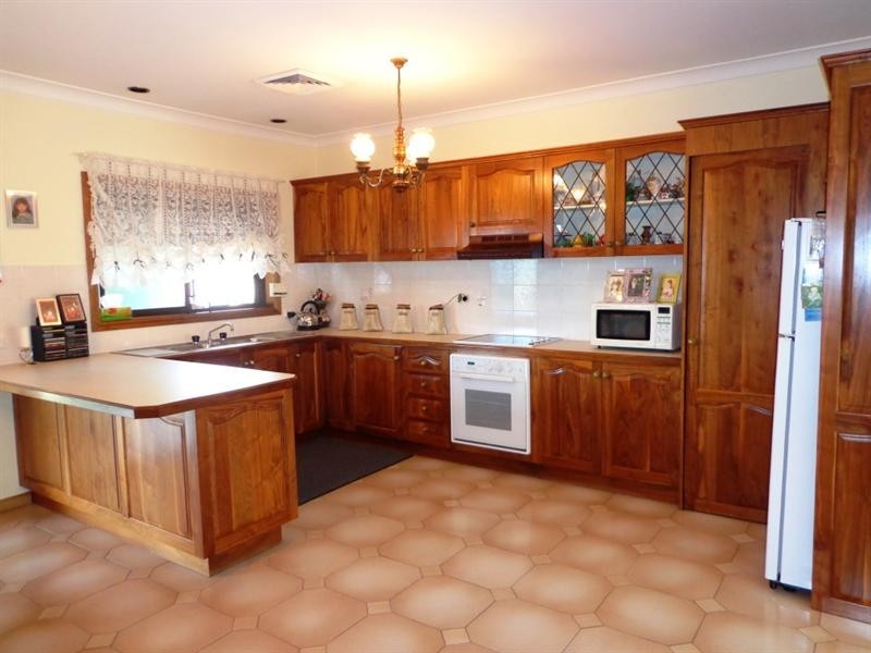 9 Warragamba Crescent, Bossley Park NSW 2176