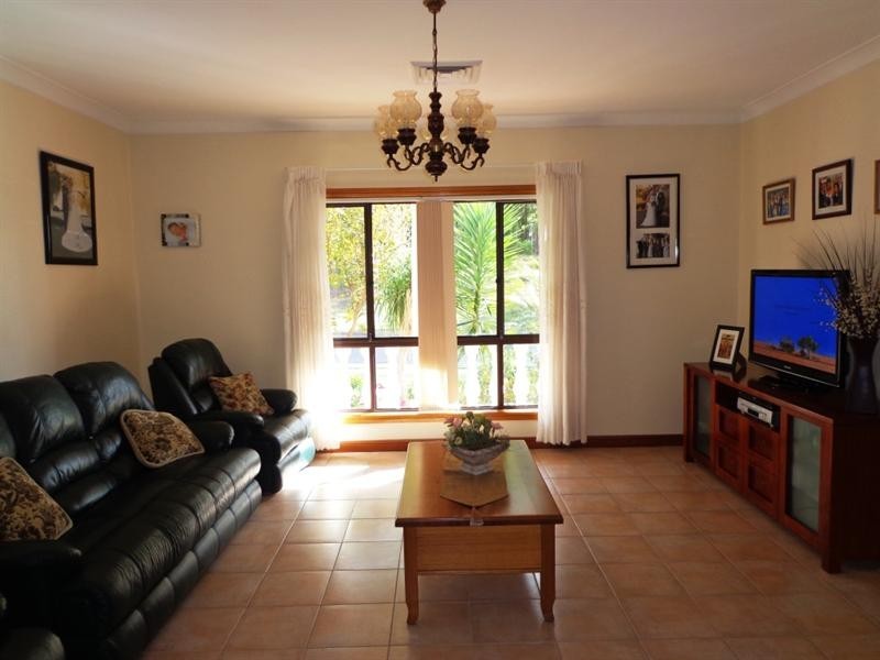 9 Warragamba Crescent, Bossley Park NSW 2176