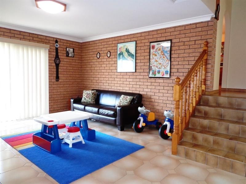 9 Warragamba Crescent, Bossley Park NSW 2176