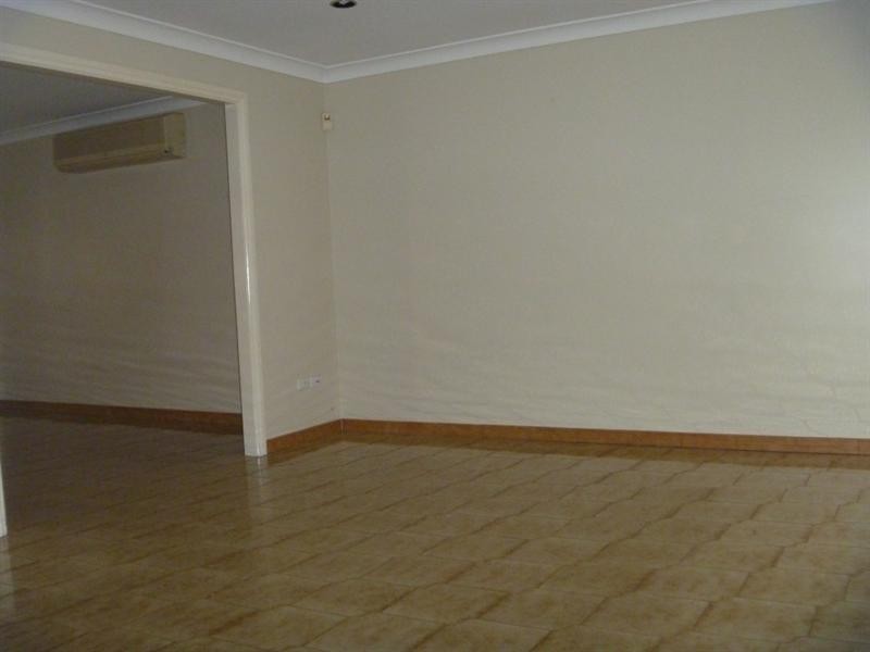 Edensor Park NSW 2176